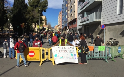 Tallen la carretera de Barcelona durant 3 hores per reclamar més espais verds | Ràdio Sabadell